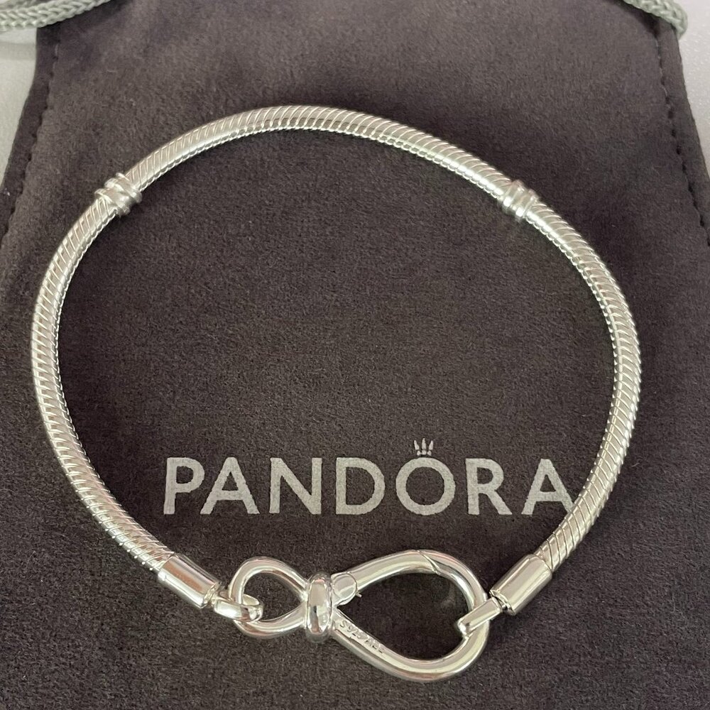 Pandora Silver infinity clasp Bracelet - New without Tags and Gift Box
